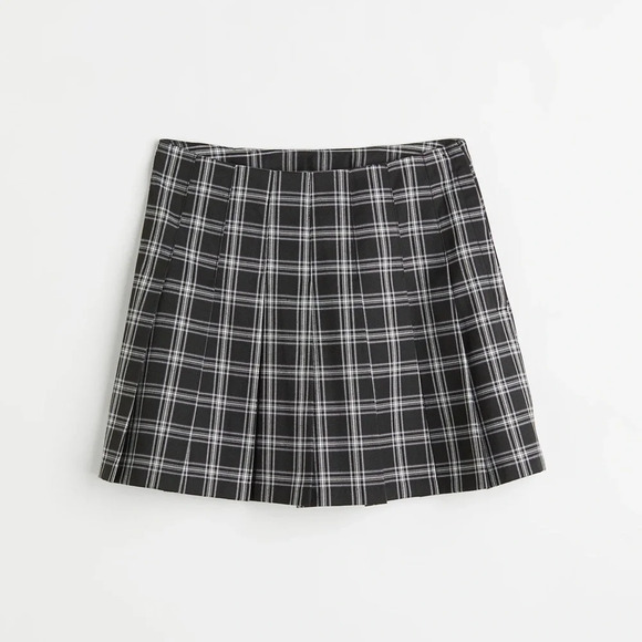 H&M Dresses & Skirts - H&M Black White Plaid Mini Pleated Skirt Size 0 NWT